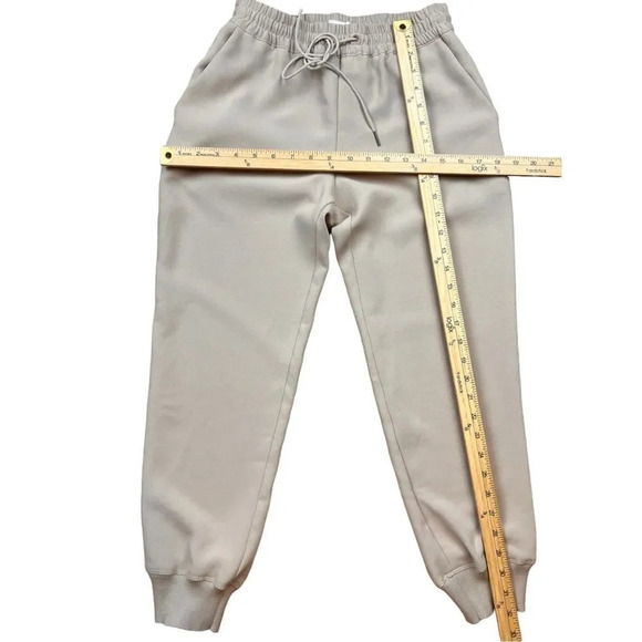 Aritzia Wilfred Buffon Crepe High Rise Jogger Pant Taupe Sz XS - Picture 9 of 13